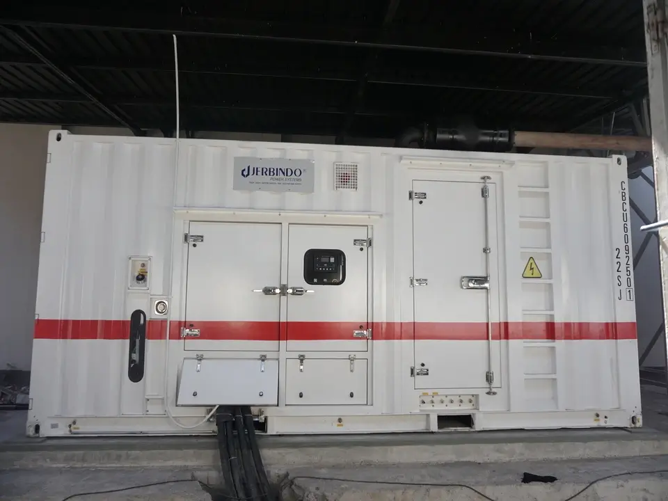 Genset industri untuk mendukung operasional pabrik dan lini produksi