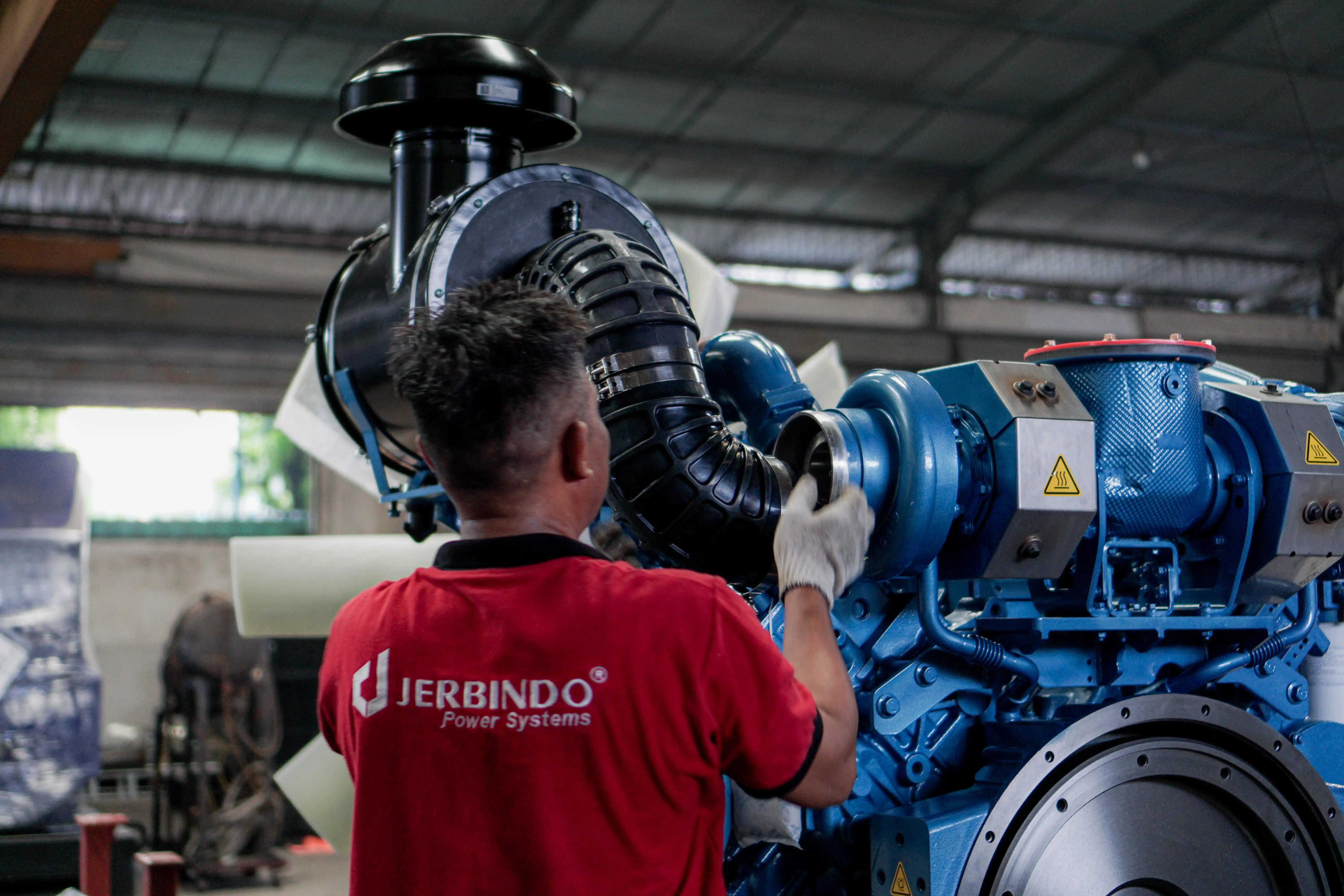 Distribusi genset industri Conductorjasa untuk kebutuhan proyek di Indonesia